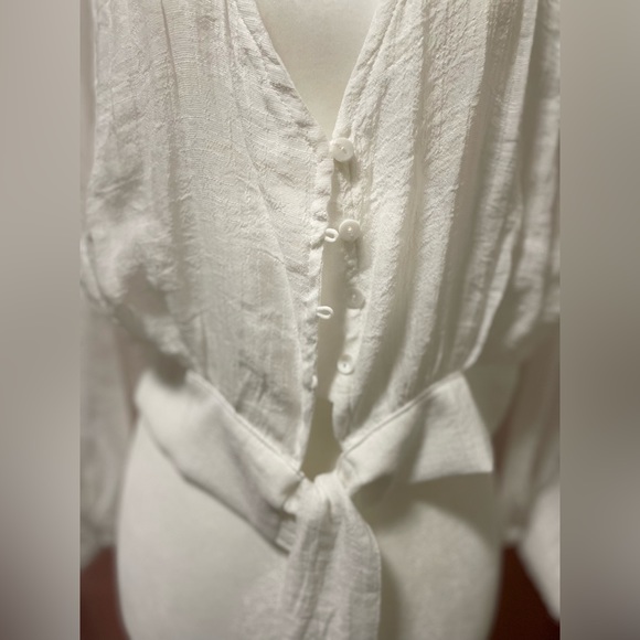 Woman’s top - Picture 2 of 3